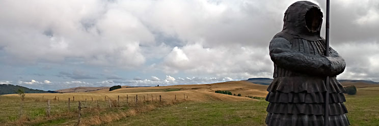 La sentinelle dans le paysage (Brion bas, Horizons Sancy 2026)